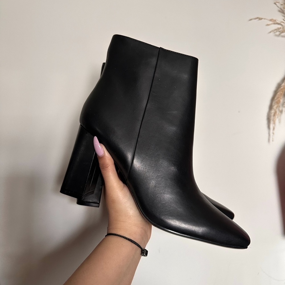 Marc fisher black block heeled boots